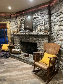 Cozy Stone Cottage overlooking Smith Lake - Image 3