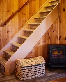 Cozy Cottage with Jacuzzi, Sauna, Fire Pit and Reading Nook! - Image 2