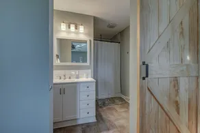 Nice quiet keyless entry home just 25 min to Lake Lure & Chimney Rock with barn - Image 5