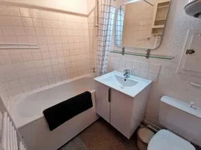 2-Room Cabin at the Foot of the Slopes - 4 Bunk Beds, Pets Allowed - Image 2
