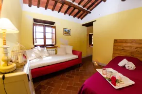 Country House / Farm House in Massa E Cozzile with 2 bedrooms sleeps 5 - Image 4