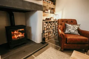 A cottage that sleeps 2 guests  in 1 bedroom - Image 2