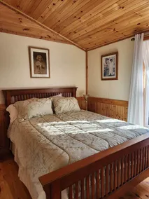 Angela’s Cottage by the sea- steps away from private beach! - Image 5