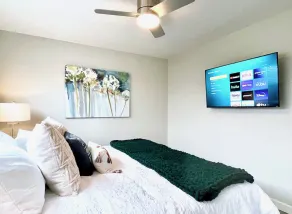 Walk Downtown • Work Here + Desk + Fast WiFi • King Bed • Remodeled Kitchen - Image 5