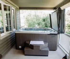 Vintage Farmhouse with Hot Tub on Vineyard - Image 2