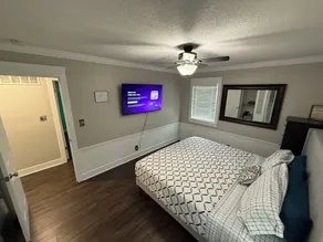 Spacious home with King bed - mins to Stadiums - Image 5