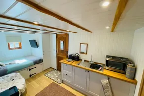 Shepherd s Hut Cosy Farm Stay Sleeps 2 - Image 4