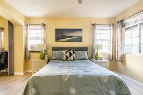 Spacious,best location,walk to beach, shops & dine - Image 2