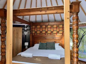 The Yurt - A modernised yurt with four poster bed and bathroom - Image 4