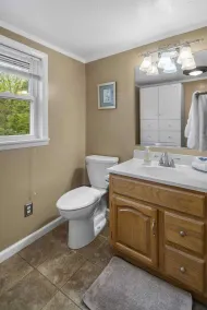 Peaceful well-appointed home at Treman Park - Image 4