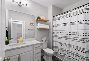 One Of A Kind townhouse with mountainline views of the city - Image 4