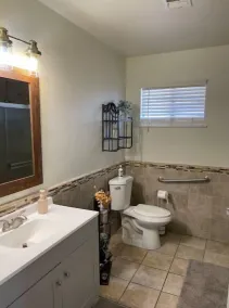 Cozy Home With Sunroom - Image 4
