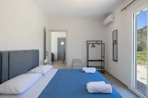 Manos House - Elegant Modern Escape - Image 5
