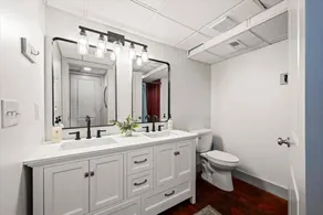 Newly Remodeled King Ensuite Cozy Chalet - Image 3