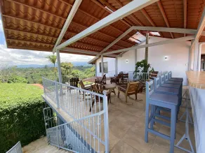 360-Degree view large family room for 13 guests - Image 5