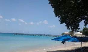 Comfortable & spacious one bed westcoast apartment, near shops, beach and pool.  - Image 3
