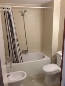 4 Chambre Maison avec piscine près de la ville, la plage et le parc - WiFi gratuit - Image 3