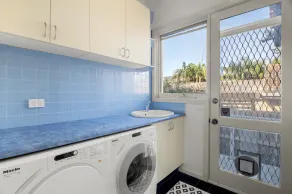 5-Bed Haven with Pool Minutes From Beaches & Parks - Image 2