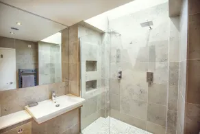 Les dates d'août dernier sont maintenant réduites! Dormir 18, bain à remous, sauna, emplacement fantastique. - Image 5