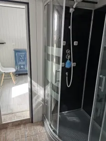 Charming house sleeps 6 to 8 - Image 3
