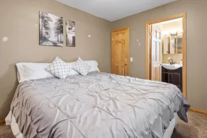 Nana Bear Manor - Quiet and spacious log cabin with hot tub perfect for a mountain getaway! - Image 4