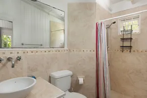 Beautiful family villa in a secluded location just 4min walk from Mullins beach - Image 2