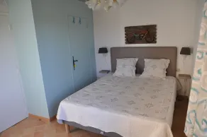 Smukt renoveret provencalsk bondegård med storslået udsigt over søen Esparron de Verdon - Image 4