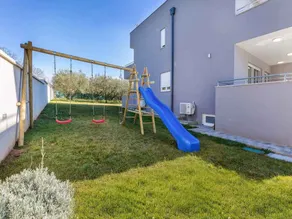 Villa with pool, gym and sauna - Image 2