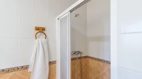 Dejligt sommerhus med indhegnet pool i Álora - Image 3