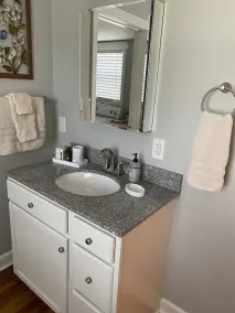 Cozy Cottage walking distance to Downtown! - Image 3