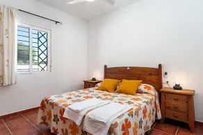 Air-conditioned Holiday Home with Patio, Pool, Wi-Fi and Lawn - Image 3