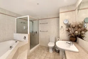 Surfers Paradise Ocean Prestige Luxury Vacation Apartment - Image 4