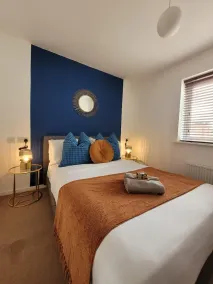 Elegant 2-Bed Home - Prime City Centre Location - Image 4