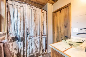 Rustic Remote Romantic Log Cabin Getaway with Hot tub!<br>4 wheel drive recommended - Image 5