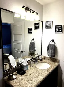 Cozy Condo close to airport and shopping - Image 5