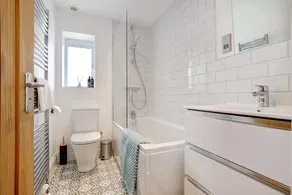 Beautifully refurbished cottage in lower Wivenhoe. - Image 4