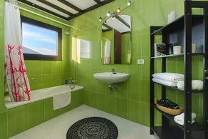 Clara Suite 3 con piscina, vista panoramica, terrazza e giardino - Image 3
