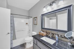 Bohemian vibe* Resort style 3 bed 2 bath condo* FREE Wifi and assigned parking - Image 4