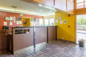 A Victory Inn Tolleson - Image 2