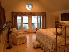Orient Point Waterfront Home - Image 5