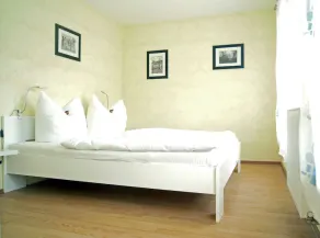 Apartment 2, 2 bedrooms with double bed, 2 extra beds (1 x bedroom, 1 x living area). - Image 5