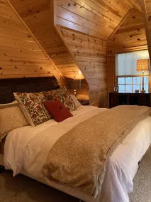 Luxury 5-star Cabin--Perfect family/couples retreat. Walkable lake/ heated pool! - Image 5