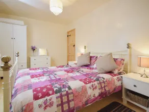 3 bedroom accommodation in Whalley - Image 5