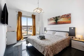 Vacation Home \"Vistas Paraíso\" with Sea View, Shared Pool & Wi-Fi - Image 4