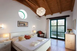 Spacious villa with 10x5m pool, aircon.  Rural retreat,  stunning views. - Image 3