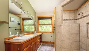 Suttons Bay Therapy-Hot Tub/GameRoom/Fireplace/AC - Image 3