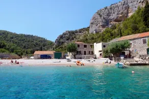 2-Zimmer-Ferienwohnung am Strand Bucht Pokrivenik, Hvar (A-8673-a) - Image 4