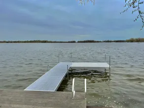 Cozy 3 bedroom fully furnished lake view house! - Image 2