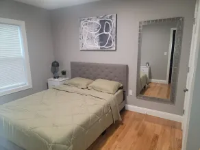 Lovey Spacious 2 Bedroom Apartment 15 min from Airport/Downtown - Image 5