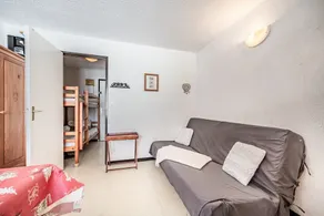 Holiday Apartment 'Au Pied Des Pistes' with Mountain View & Balcony - Image 4